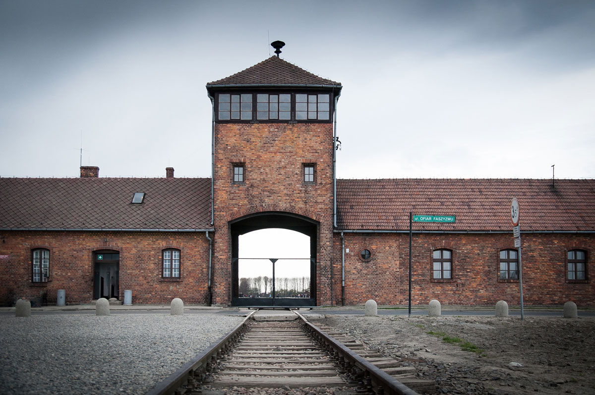 Wycieczka Auschwitz wynajem samochodu